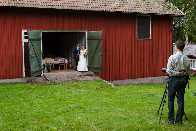 Bröllopsfotograf under en fotografering